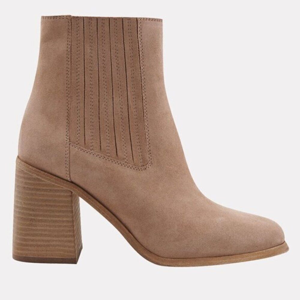 Andre Assous Women's Chelsea Leather Boot Classic Western Beige Size 7 $159